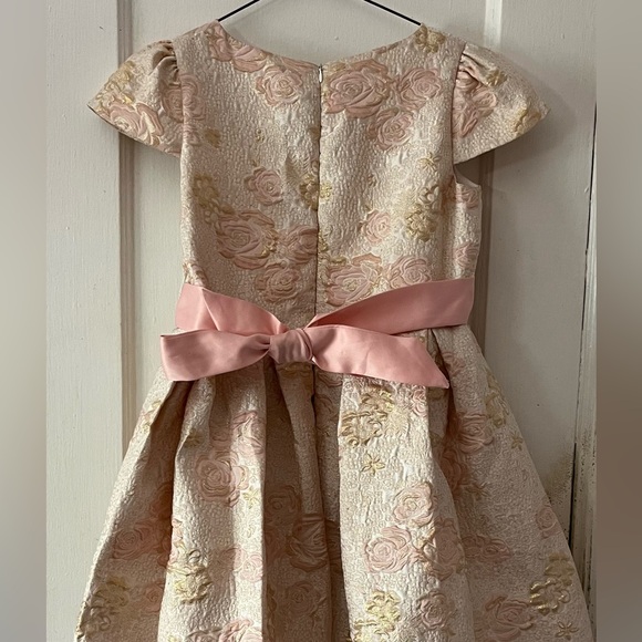 Powder pink and gold embroidered dress with, flowered details and pearl trim - Picture 2 of 4